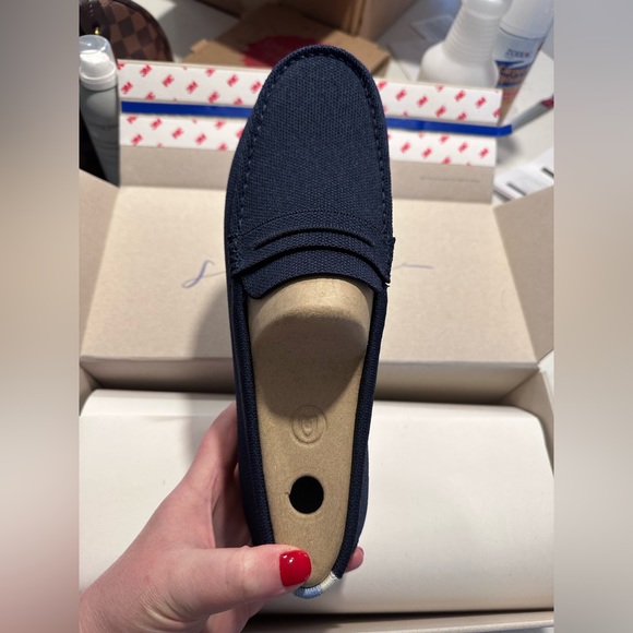 BRAND NEW, Never worn Rothy’s The Driver in Navy Sapphire size 12 - Picture 2 of 5